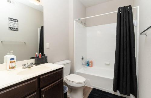 Dallas Apartment | Stylish Corporate Housing by MGM with Pool Access