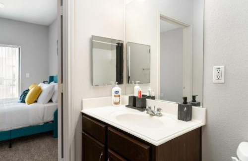 Dallas Apartment | Stylish Corporate Housing by MGM with Pool Access
