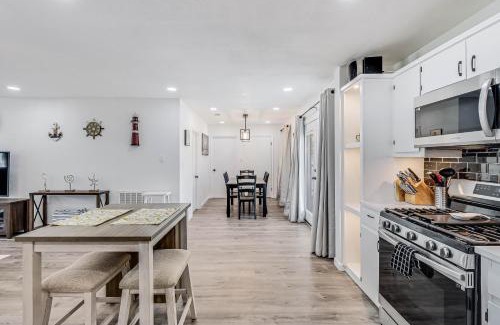Bay Area House | Family-Friendly Getaway at Corpus Christi Charm Hotel