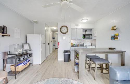 North Beach Apartment | Relaxing Corpus Christi Condo with Pool Near North Beach