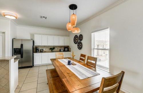 Corpus Christi Apartment | Corpus Christi Condo with Community Pool, Near Beach