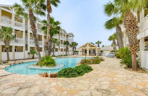 Corpus Christi Apartment | Corpus Christi Condo with Community Pool, Near Beach