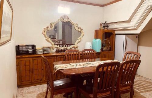 Baguio House | Family-Friendly Corpuz Homestay with Kitchen Access