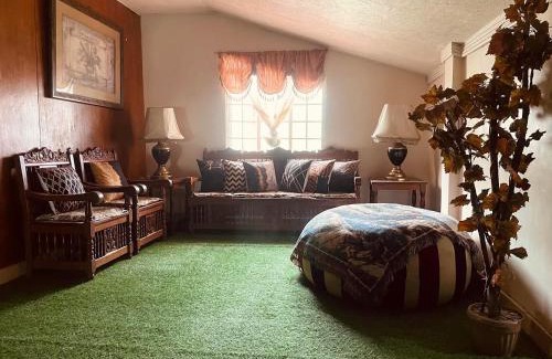 Baguio House | Family-Friendly Corpuz Homestay with Kitchen Access