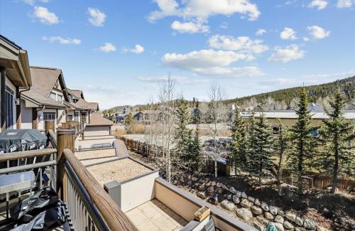 Warrior's Mark Apartment | Cozy Corral 306E Condo with Hot Tub & Breakfast Included
