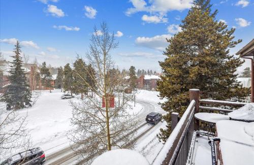 Warrior's Mark Apartment | Cozy Corral 309W Condo with Hot Tub & Breakfast Included