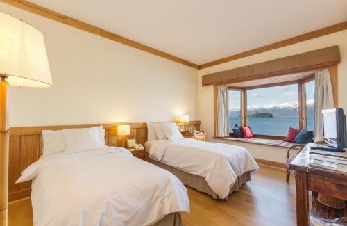 Correntoso Hotel | Inviting Correntoso Lake & River Hotel with Oceanfront Views