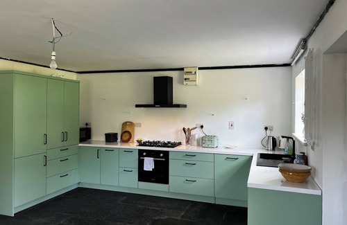 Broadford House | Cozy Corrys House: Family-Friendly Irish Cottage Retreat
