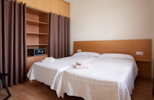 L'Antiga Esquerra de l'Eixample Apartment | Central Barcelona Apartment - Family-Friendly Retreat