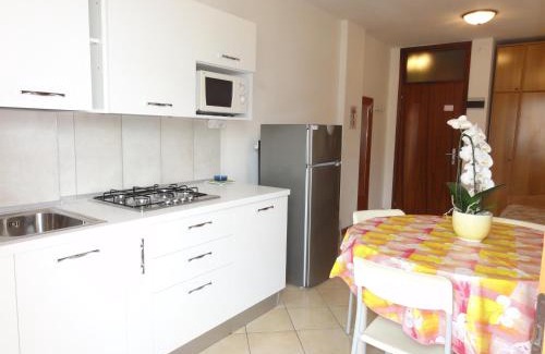 Bibione Lido dei Pini Apartment | Cozy Corso Appartamenti with Ocean View & Private Beach