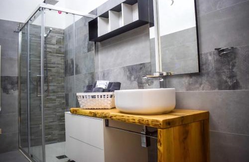 Fondi Bed & Breakfast | Exquisite Corso Italia Suite with Ocean View & Hot Tub