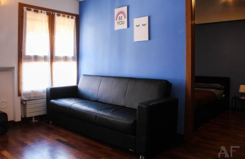 Porta Romana Apartment | Discover Corso San Gottardo - Family & Pet Friendly Retreat