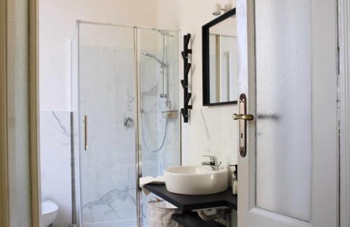Vittorio Emanuele Apartment | Corso vista mare - Casa Elegante by Italianhost