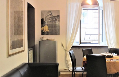 Rione VI Parione Apartment | Perfect Corso Retreat in Rome: Family-Friendly & Accessible