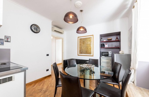 Rione VI Parione Apartment | Perfect Corso Retreat in Rome: Family-Friendly & Accessible