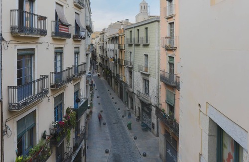 Old Town Apartment | Exceptional Bravissimo Cort Reial 3B: Family-Friendly Retreat