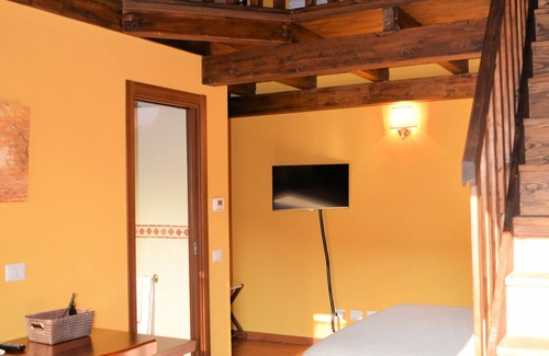 Trezzano sul Naviglio House | Experience Corte Certosina: Family-Friendly with Spa & Dining