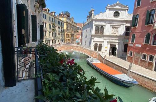 Castello Apartment | Pet-Friendly Corte Coppo Superior Apartment - Rated 10/10