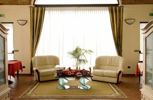 Colombaro Hotel | Discover Comfort at Corte degli Estensi with Family-Friendly Amenities