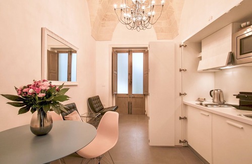 Lecce Historic Center House | Experience Corte dei Florio Lecce: Pool & Breakfast Included