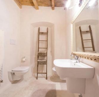 Provaglio d'Iseo Apartment | Luxury Stay at Corte del Cedro: Guest Rated 9.4/10