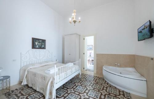 Melendugno Bed & Breakfast | Exceptional Corte Diaz Guest House with Hot Tub & Pet Welcome