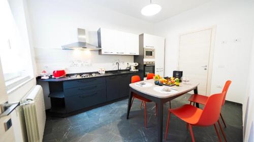 Nuoro Apartment | Relax at Corte ‘e susu: 4-Star Retreat with Hot Tub