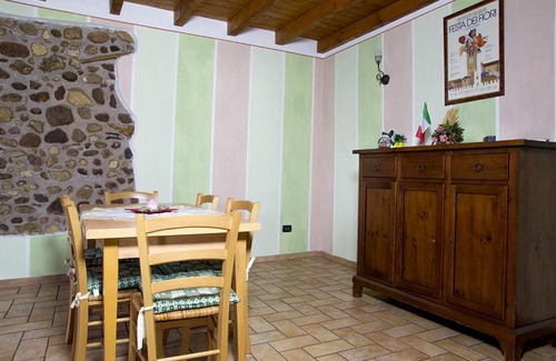 Castellaro Lagusello House | Pet-Friendly Retreat at Corte Fattori - Rated 9/10 by Guests