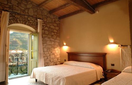 Bosa Historic Centre Hotel | Experience Corte Fiorita Albergo Diffuso: Pet-Friendly Comfort