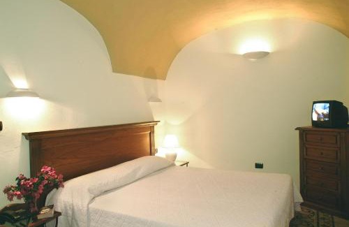 Bosa Historic Centre Hotel | Experience Corte Fiorita Albergo Diffuso: Pet-Friendly Comfort