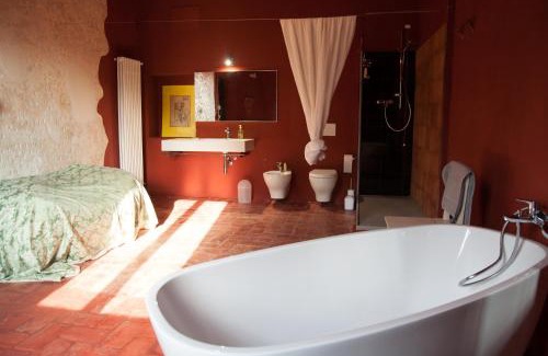 Porto Mantovano Bed & Breakfast | Exceptional Corte Mantovanella: Pet-Friendly Family Retreat
