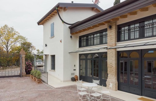 Lonato del Garda Bed & Breakfast | Top-Rated Corte Mira: Family-Friendly & Accessible Stay