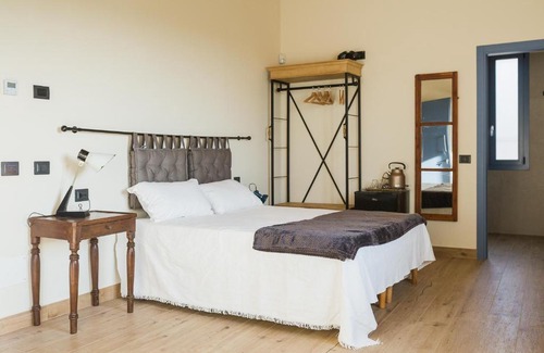 Lonato del Garda Bed & Breakfast | Top-Rated Corte Mira: Family-Friendly & Accessible Stay