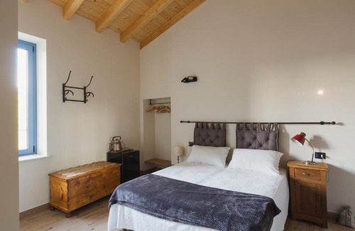 Lonato del Garda Bed & Breakfast | Top-Rated Corte Mira: Family-Friendly & Accessible Stay