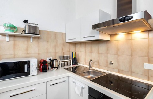 San Polo Apartment | Discover Corte Rialto: Steps from the Iconic Bridge