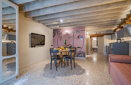 Castello Apartment | Canal View Retreat: Corte Rubbi 5514 with Family Amenities