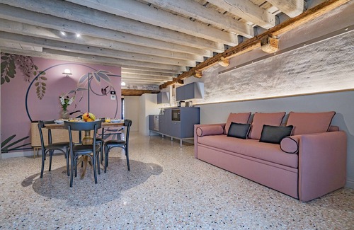Castello Apartment | Canal View Retreat: Corte Rubbi 5514 with Family Amenities
