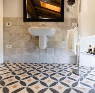San Pietro in Cariano House | Experience CORTE SAGGIN Charme Relais: Oceanfront Retreat