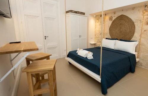 Centro Storico House | Discover Corte Sant'Angelo: 4-Star Haven with Hot Tub