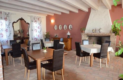 Comacchio House | Discover Corte Spina: Pet-Friendly Getaway with Breakfast