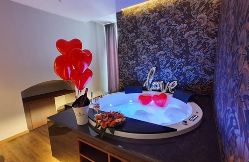Bitonto Bed & Breakfast | Experience Corte Trento: Exclusive Rooms with Hot Tub