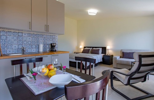 Lagos Apartment | Relaxing Corte Velada Guest House with Private Pool & Kitchen
