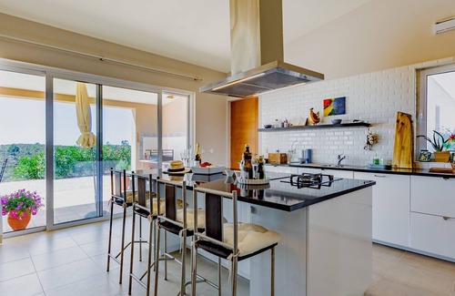 Lagos Apartment | Cozy Corte Velada Guest House - Room 5 by LovelyStay