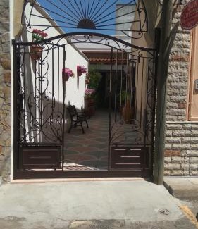 Alliste House | Cozy Corteré Guest House: Pet & Family Friendly Retreat