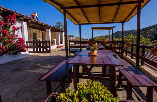 Lucainena de las Torres Bed & Breakfast | Seaside Retreat at Cortijo 4 Elementos with Pool Access