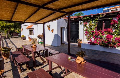 Lucainena de las Torres Bed & Breakfast | Seaside Retreat at Cortijo 4 Elementos with Pool Access