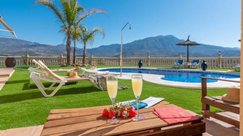 Vinuela House | Inviting Cortijo Angela Vinuela: 4-Star Paradise with Pool