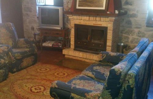 Villacarrillo House | Discover Cortijo El Derramadero: Family & Pet Friendly Retreat