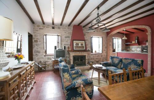 Villacarrillo House | Discover Cortijo El Derramadero: Family & Pet Friendly Retreat