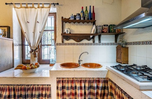 Illora Villa | Discover Cortijo La Alberquilla Íllora: 10/10 Guest Favorite